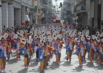 Η ώρα των παρελάσεων – 55.000 καρναβαλιστές στους δρόμους – Σήμερα η Νυχτερινή Ποδαράτη