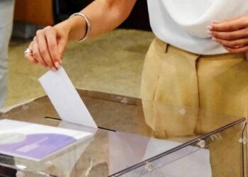 Metron Analysis: Στις 11,8 μονάδες το προβάδισμα της ΝΔ, δεύτερη η Πλεύση Ελευθερίας, νέα πτώση για το ΠΑΣΟΚ