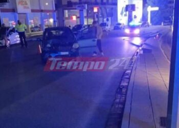 Πάτρα: ΙΧ “καρφώθηκε” σε κολόνα – Από θαύμα γλύτωσε ο οδηγός