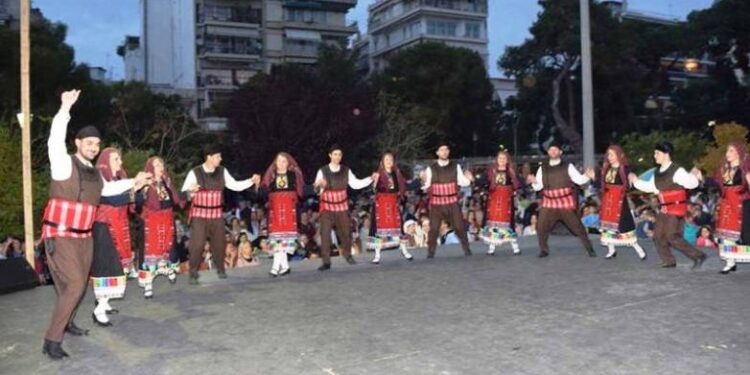 Η Πάτρα υποδέχεται την πρωτομαγιά με χορό, μουσική, τραγούδι, χρώματα και αρώματα λουλουδιών