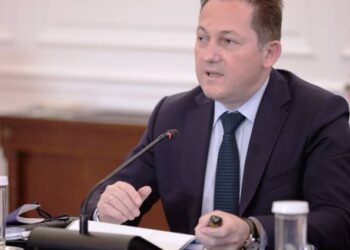Πέτσας: Πρέπει να παραιτηθούν τα μέλη του ΕΟΔΑΣΑΑΜ που ήταν υπεύθυνα για το πόρισμα