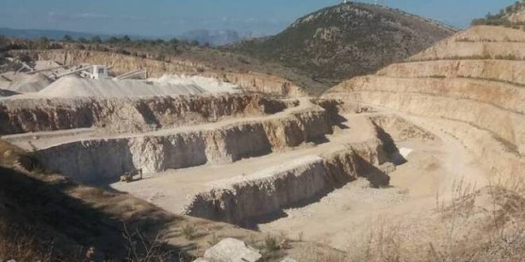 Προσφυγή της ΟΙΚΙΠΑ κατά της Περιφέρειας για την λατομική ζώνη Αράξου