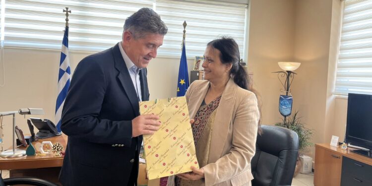 Την Πρέσβη της Λαϊκής Δημοκρατίας του Μπαγκλαντές στην Ελλάδα, Nahida Rahman Shumona υποδέχθηκε ο Γρηγόρης Αλεξόπουλος