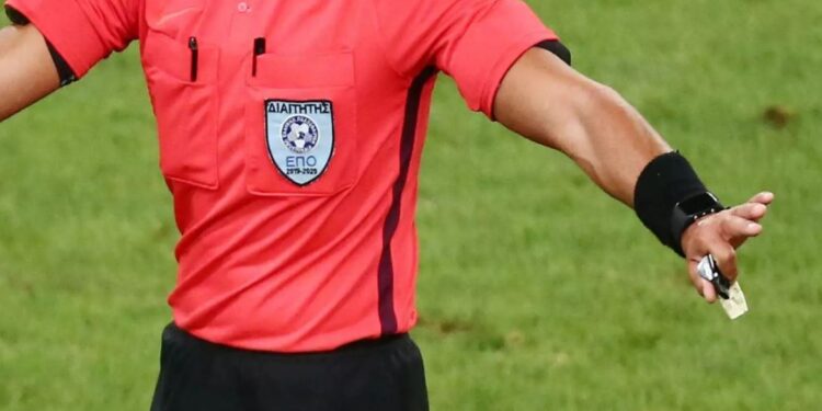 Δυτική Ελλάδα: Πρώην διαιτητής της Super League πουλούσε «μαύρες κάρτες» Nova-Cosmote