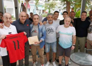 Έπαιξαν μπάλα για τον Άκη, τον 16χρονο ποδοσφαιριστή της Παναχαϊκής που δίνει τον πιο δύσκολο αγώνα της ζωής του