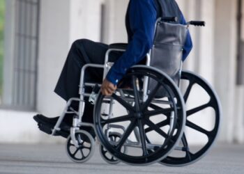 Συγκλονίζει ο Θανάσης Τούμπουλης: “Η αξιοπρέπεια μετριέται σε εκατοστά ρείθρου. Σε μία θέση που ποτέ δεν είναι άδεια” – Ανύπαρκτες οι υποδομές για ΑμεΑ στη Δυτική Αχαΐα