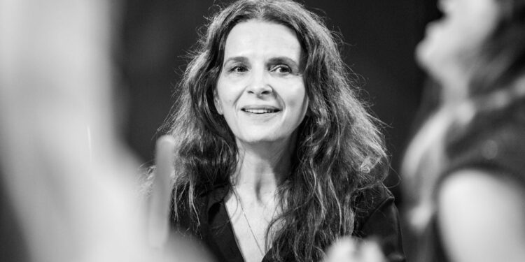 Ζιλιέτ Μπινός: Είναι συγκλονιστικό να παίζεις στην Επίδαυρο