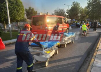 Υπό έλεγχο η φωτιά στο ΓΝ “Άγιος Ανδρέας” Πάτρας – Ακόμα εκκενώνονται κλινικές – Αποπνικτική η κατάσταση – «Για προληπτικούς λόγους μετακινούμε ασθενείς», λέει ο Γεωργιάδης – ΔΕΙΤΕ ΦΩΤΟΓΡΑΦΙΕΣ από την επιχείρηση απομάκρυνσης του εξοπλισμού