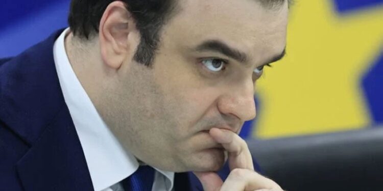 Μήνυση και αγωγή Πιερρακάκη για δημοσιεύματα που του επιτέθηκαν προσωπικώς για τα ψηφιακά έργα