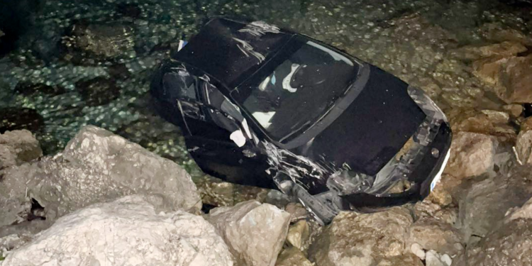 Δυτ. Ελλάδα: “Προσγειώθηκε” στη θάλασσα με το ΙΧ