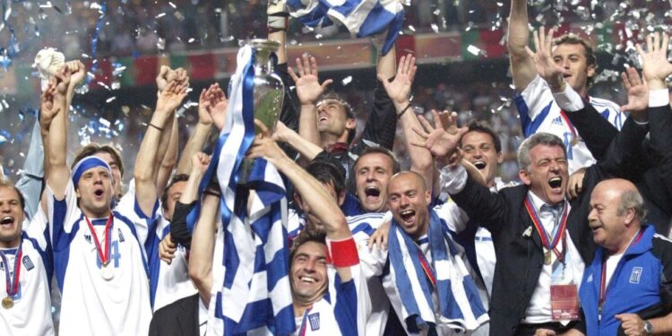 Το σήκωσε το τιμημένο! Όταν η Ελλάδα έγραψε το μεγαλύτερο έπος στην Πορτογαλία στο Euro 2004 – ΒΙΝΤΕΟ