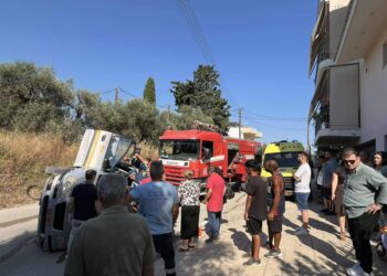 Σοβαρό τροχαίο στην Κάτω Αχαΐα – ΙΧ έπεσε πάνω σε όχημα του “Βοήθεια στο Σπίτι” – Εγκλωβίστηκε η οδηγός – ΦΩΤΟΓΡΑΦΙΕΣ