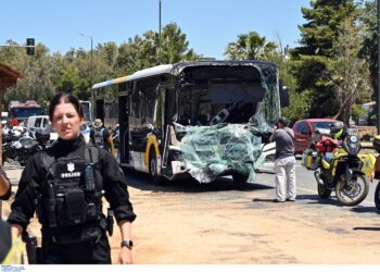 Σύγκρουση λεωφορείων στη Βούλα: Τουλάχιστον 32 τραυματίες, ανάμεσά τους 12 ανήλικοι – ΦΩΤΟ