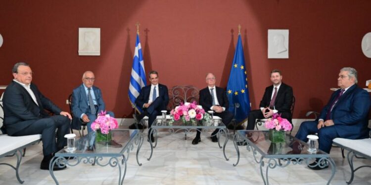 Προεδρικό Μέγαρο: Το παρασκήνιο πίσω από την ένταση των πολιτικών αρχηγών στο κιόσκι