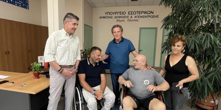 Παράδοση αναπηρικού αμαξιδίου από τη δράση “Καπάκι στο Καπάκι”