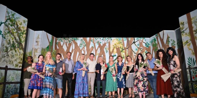 Δυτική Αχαΐα: Με επιτυχία η πρεμιέρα του έργου “Οκτώ Γυναίκες Κατηγορούν”