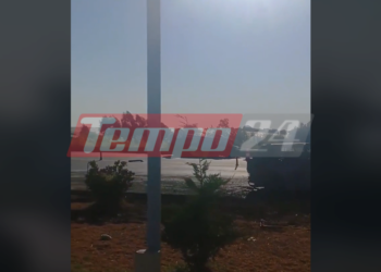 Αναστάτωση στην Πατρών – Πύργου: “Έφυγε” αυτοκίνητο από νταλίκα που μετέφερε οχήματα και βρέθηκε ανάποδα! (ΒΙΝΤΕΟ)
