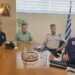 Στελέχη του εργοστασίου Μεταφορικών Μέσων και Επίγειου Εξοπλισμού Αράξου στον Γρηγόρη Αλεξόπουλο