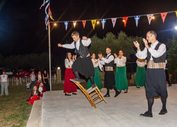 Καταχειροκροτήθηκαν τα χορευτικά τμήματα του συλλόγου Γομοστού! ΦΩΤΟ