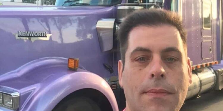 Γιώργος Κωστούρος: “Αυτό είναι το αίμα της κόρης μου” – Ο πατέρας της 8χρονης που τραυματίστηκε στο θανατηφόρο τροχαίο στην Πάτρα, ξεσπά (ΦΩΤΟ)