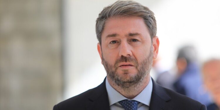 Ο Νίκος Ανδρουλάκης στις πυρόπληκτες περιοχές της Αχαΐας – Συνάντηση με τους αγρότες στην Ωλενία