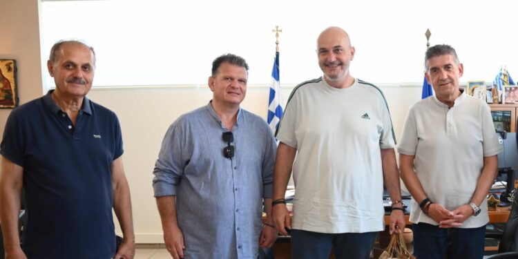 Δυτική Αχαΐα: Μετά το Αίγιο, το Καρπενήσι προσέφερε βοήθεια στους πυρόπληκτους