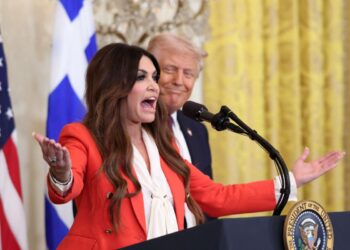 Η Κίμπερλι Γκίλφοϊλ ορκίστηκε πρέσβειρα των ΗΠΑ στην Ελλάδα – Η πρωτιά και τα χαμόγελα