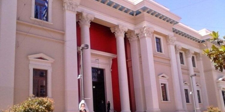 Πάτρα: Στο αυτόφωρο σήμερα ο ιδιοκτήτης νυχτερινού κέντρου και άλλοι τρεις, μεταξύ των οποίων και αστυνομικός, για τον ξυλοδαρμό και το επεισόδιο με το όπλο