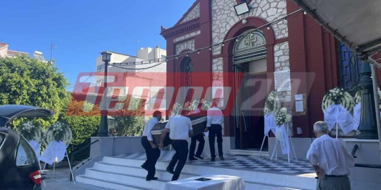 Πάτρα: Θλίψη στην κηδεία της Τιτίκας Βασιλοπούλου που έγινε “ασπίδα” για να σώσει το 7χρονο κοριτσάκι – ΦΩΤΟ