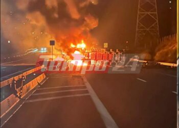 Στις φλόγες νταλίκα μετά από τροχαίο στην Εθνική Οδό Κορίνθου – Πατρών