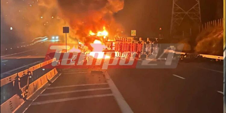 Στις φλόγες νταλίκα μετά από τροχαίο στην Εθνική Οδό Κορίνθου – Πατρών