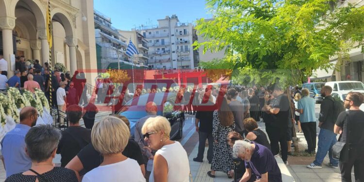 Πάτρα: Το τελευταίο αντίο στον Δημήτρη Λιόπετα-Θρήνος και πλήθος κόσμου στον Ιερό Ναό του Αγίου Διονυσίου-ΦΩΤΟ