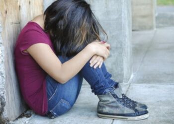Πάτρα: Απίστευτο περιστατικό με μαθήτριες – Ανάγκασαν συμμαθήτριά τους να σκύψει και να τους φιλήσει τα πόδια!