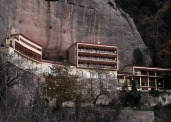 Συνελήφθη μοναχός από το Μέγα Σπήλαιο – Θα πουλούσε ευαγγέλιο του 1700