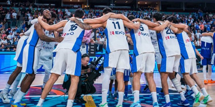 EuroBasket 2025: Οι ξέφρενοι πανηγυρισμοί των παικτών της Εθνικής και ο χορός μετά την κατάκτηση του χάλκινου μεταλλίου
