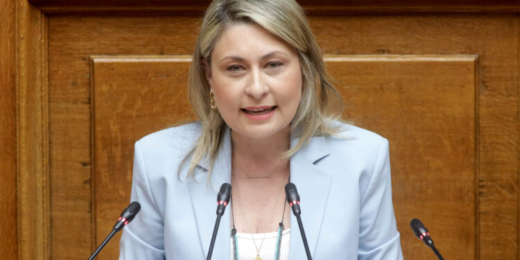 Χριστίνα Αλεξοπούλου: Παρέμβαση για μόνιμο ιατρό, ασθενοφόρο και απινιδωτές στα Τριπόταμα Καλαβρύτων