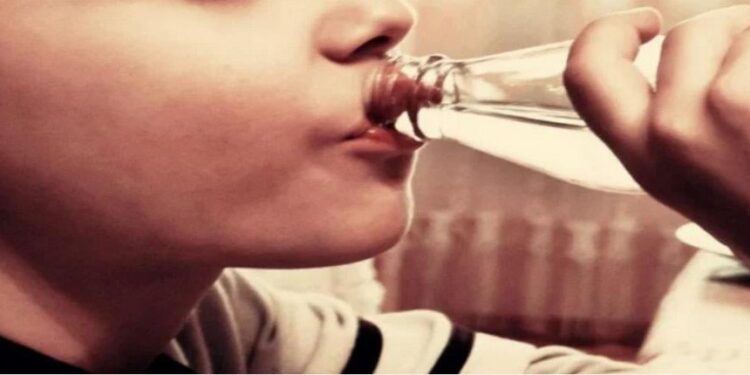 Δυτ. Ελλάδα: 16χρονος μεταφέρθηκε στο νοσοκομείο μετά από κατανάλωση αλκοόλ – Οι αστυνομικοί ψάχνουν τον ιδιοκτήτη του καταστήματος