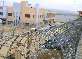 Κρατούμενος μεταφέρθηκε από την Πάτρα στις φυλακές Δομοκού με το στομάχι γεμάτο φακελάκια με ναρκωτικά!