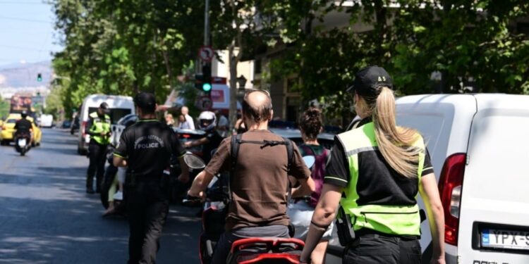 “Κουράστηκαν” να γράφουν κλήσεις για κράνος – Πάνω από 1.500 πρόστιμα – Πόσα στη Δυτ. Ελλάδα