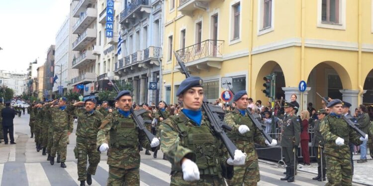 Με υπερηφάνεια η μεγάλη παρέλαση για το έπος της 28ης Οκτωβρίου στην Πάτρα-ΔΕΙΤΕ ΔΕΚΑΔΕΣ ΦΩΤΟΓΡΑΦΙΕΣ