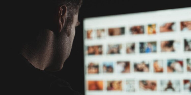 Πσιτ! Απάτες μέσω… Διαδικτύου με «άρωμα» ερωτισμού – Το νου σας…