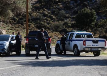 Βορίζια: «Χτενίζουν» την Κρήτη οι αστυνομικοί για τον εντοπισμό των τριών αδελφών που μετείχαν στο μακελειό – Σήμερα η κηδεία της 56χρονης