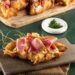 Kρουασάν γεμιστά με scrambled eggs και προσούτο