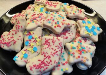 Μπισκότα βουτύρου με επικάλυψη λευκής σοκολάτας