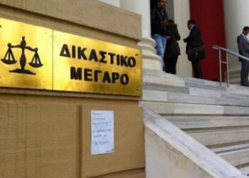 Πάτρα: Απολογούνται σήμερα το πρωΐ ο καθηγητής για την κατηγορία της παιδικής πορνογραφίας και οι μαθητές για το “τσιγαριλίκι”