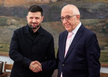 Κακλαμάνης σε Ζελένσκι: Αν η Δύση είχε αντιδράσει στην εισβολή του τουρκικού στρατού στην Κύπρο, ίσως η Ρωσία να μην είχε εισβάλει στην Ουκρανία