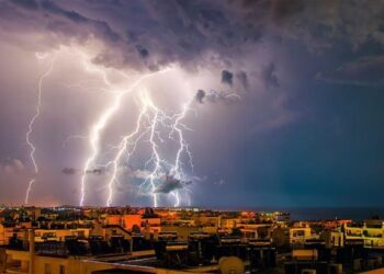 58.000 κεραυνοί έπεσαν στην Ελλάδα τις ώρες της κακοκαιρίας!