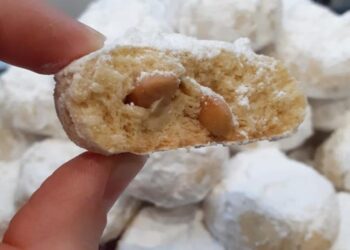 Κουραμπιέδες με αμύγδαλα