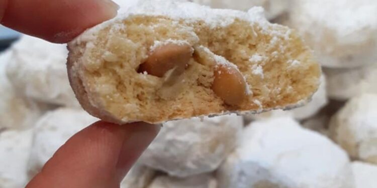 Κουραμπιέδες με αμύγδαλα