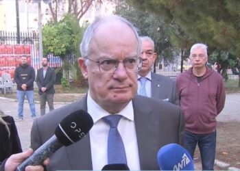 Στεφάνι στο Πολυτεχνείο κατέθεσε ο ΠτΔ: Υπεύθυνη, λαϊκή και διαρκής διεκδίκηση της Δημοκρατίας και της ελευθερίας